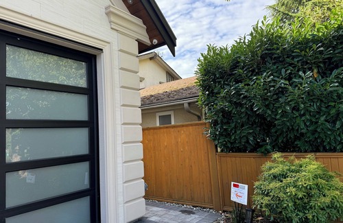 Steveston House | Gilbert house cozy guest ensuite room near YVR-airport