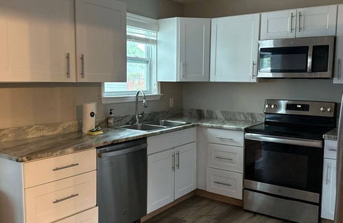 Savannah House | Gilded Magnolia Hideout|Sleeps8|Hot Tub|pet+