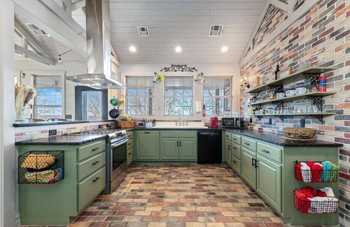 Grove House | Gilead Grand Lakefront Family Retreat!