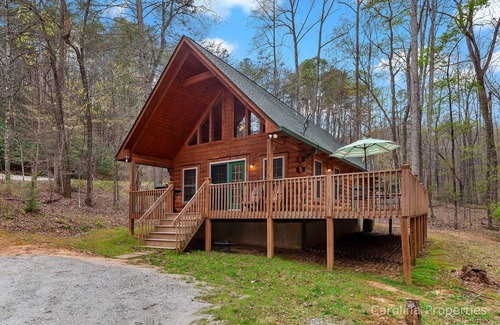 Lake Lure Cabin | Gillford Cabin - Pet Friendly, Creek, Lake Access!