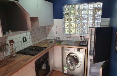 Benoni Apartment | GILLFORD GALLERY ACCOMMODATION