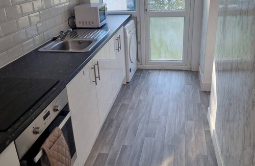 Gillingham House | Gillingham 4-Bed Stay - Wifi, Parking, Ldn Access