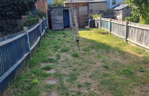 Gillingham House | Gillingham 4-bed Stay - Wifi, Parking, Ldn Access