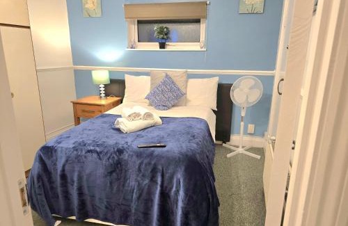 Gillingham Apartment | Gillings Villa -5 Bed Great For Long & Short Stay! Gillingham Kent