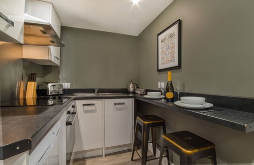 York Cottage | Gillygate Boutique Apartment - sleeps 4 guests in 1 bedroom