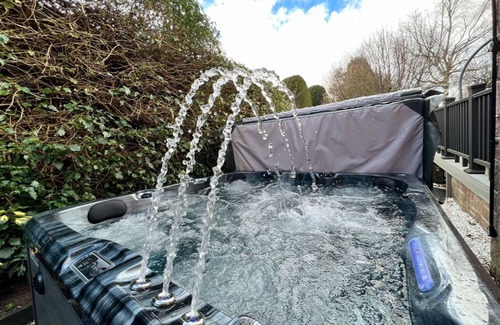 Murthly House | Gilmore House - 5 bedroom Victorian home with hot tub