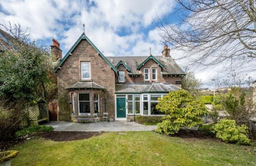 Murthly House | Gilmore House - 5 Bedroom Victorian Home with Hot Tub