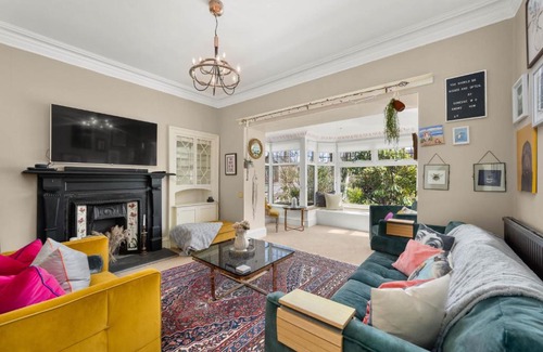 Murthly House | Gilmore House - 5 Bedroom Victorian Home with Hot Tub