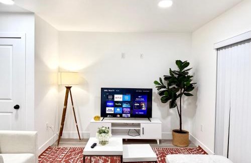 Van Nuys Apartment | GilmoreOne