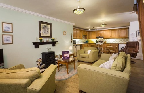 Crosthwaite Cottage | GILPIN VIEW, pet friendly, with a garden in Crosthwaite