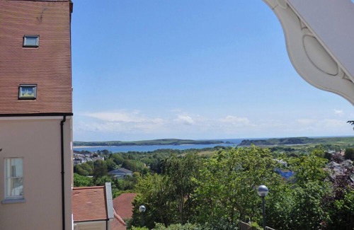 Tenby Cottage | Giltar View, holiday property Tenby, Sleeps 5, 3 bedrooms, bathrooms