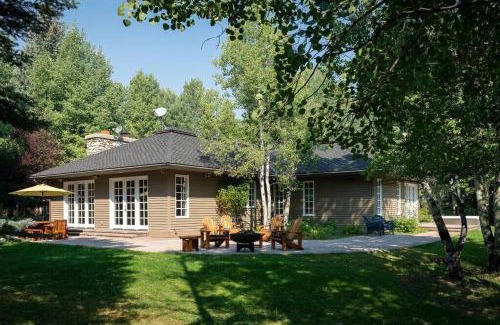 Sun Valley House | Gimlet Family Home Close to Lift with Hot Tub!