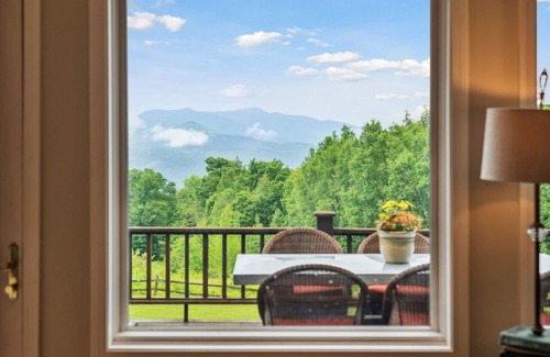 Moscow House | Gin Brook Estate - Spectacular mountain views!