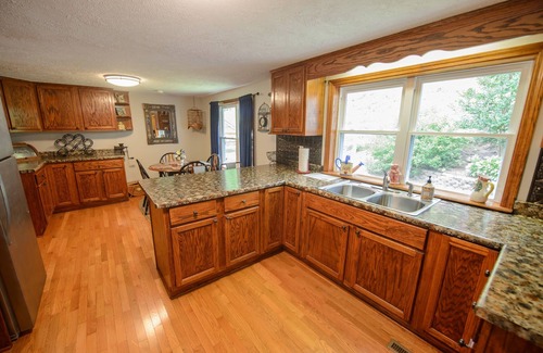 Sugar Grove Cabin | Gingerbread: Hot Tub + Access to Farm Amenities Petting Zoo