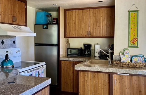Kuau House | Gingerbread House-Less than a mile from Paia town and all North Shore beaches