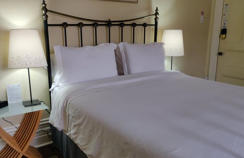 Plateau Mont Royal Bed & Breakfast | Gingerbread Manor