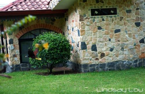 Nuevo Arenal Bed & Breakfast | Gingerbread Restaurant & Hotel