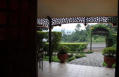 Nuevo Arenal Bed & Breakfast | Gingerbread Restaurant & Hotel