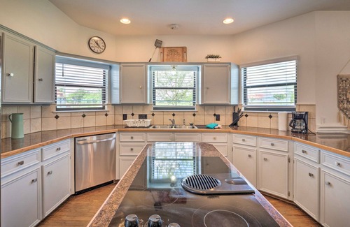 Garfield House | ‘Gingerland Ranch’ in Del Valle: Game Room & Porch