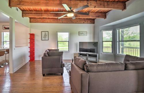 Garfield House | Gingerland Ranch in Del Valle Game Room and Porch