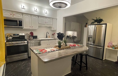 Port Huron Apartment | Gingers Tuscan Sunflower