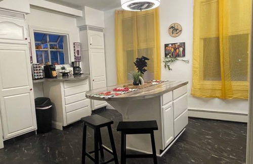 Port Huron Apartment | Gingers Tuscan Sunflower