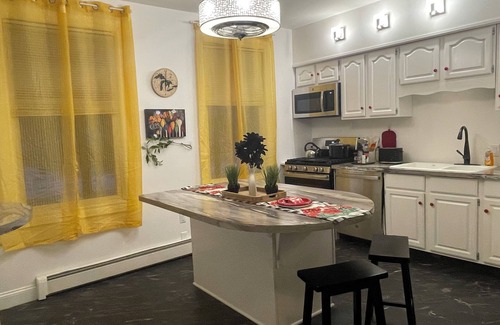 Port Huron Apartment | Gingers Tuscan Sunflower