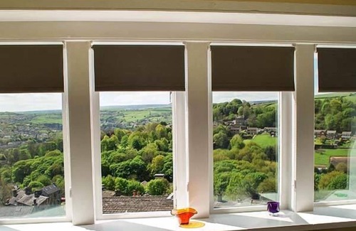 Ainley Top Cottage | GINNEL CORNER, family friendly, character holiday cottage in Golcar