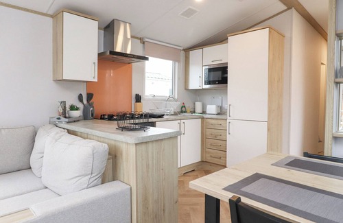 Wesham Cottage | GIORGIO, family friendly, with hot tub in Warton, Lancashire