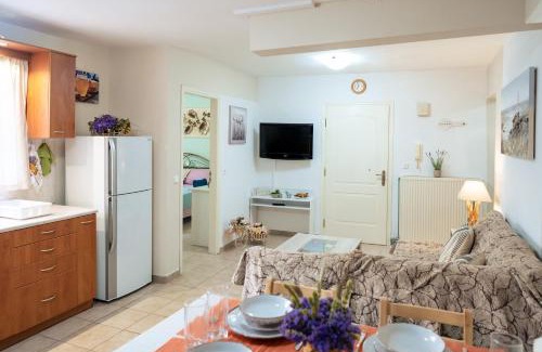Galatas Apartment | Giotas House