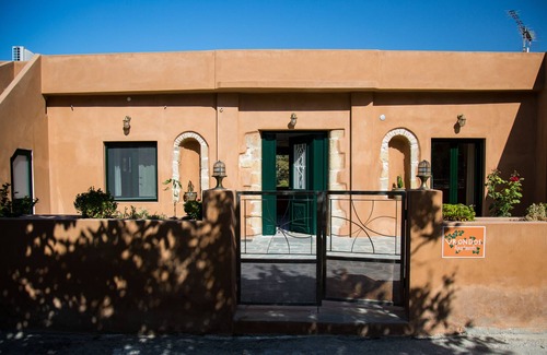 Faneromeni Apartment | Giovanni Apartment is a cozy apartment in a traditional Cretan village