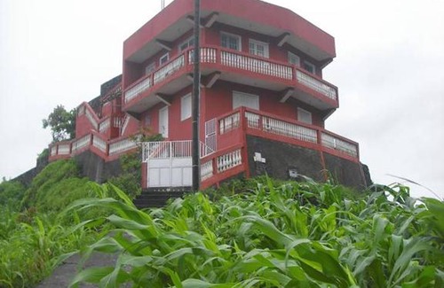 Mosteiros House | Gira Lua