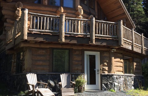 Alyeska Apartment | Girdwood Alaska rental near ski resort. Customers rave: so cute, clean and cozy!