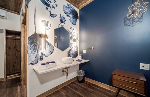Prescott Hotel | Girls’ Getaway | Shop & Stroll