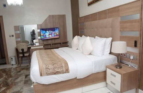 Ajerogun Hotel | Girozolin Hotel and Suites