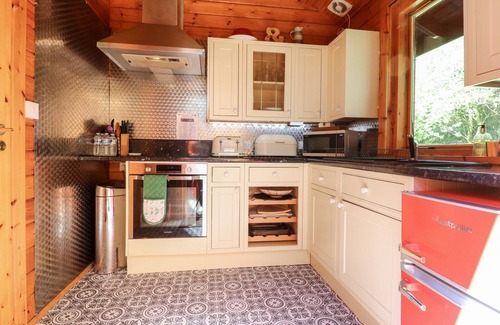Tosside Cottage | GISBURN FOREST LODGE, pet friendly, with hot tub in Wigglesworth
