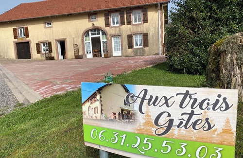 La Chapelle-devant-Bruyeres Apartment | Gîte (1) in an old farmhouse in the heart of nature