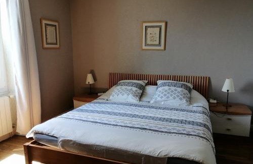 Saint-Jory-de-Chalais House | Gite à la ferme