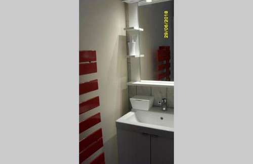 La Goutelle Apartment | GITE à LA FERME PRES VULCANIA-GR89