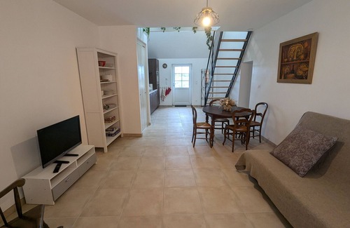 Chaingy Cottage | Gîte 1 Les Ratys: charm, tranquility and comfort near Orleans