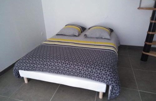 Jujurieux Apartment | Gite 3 étages dans ruelle au calme