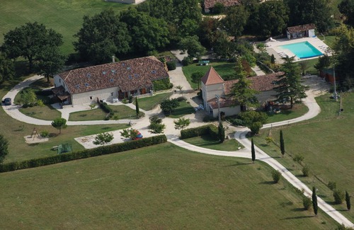 Monflanquin House | Gîte 3 "Le Coin" air-conditioned with large swimming pool/terrace overlooking Bastide