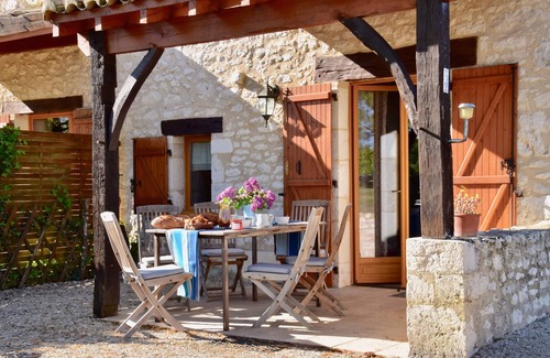 Monflanquin House | Gîte 3 "Le Coin" air-conditioned with large swimming pool/terrace overlooking Bastide