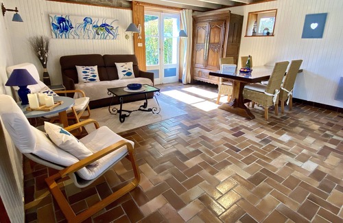 Saint-Evarzec House | Gîte 4/6 pers, l'escale des elfes with covered and heated swimming pool, near the sea