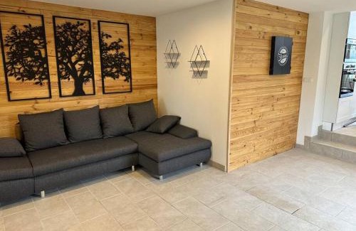 Frignicourt House | Gite 5 chambres, piscine intérieure, proche du Der