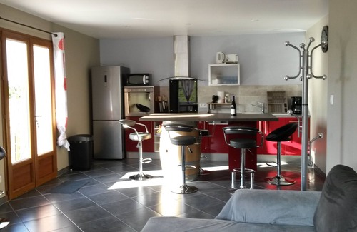 Escales House | Gite 6 prs with terrace, garden and swimming pool.