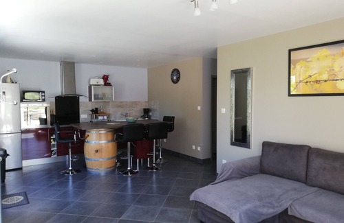 Escales House | Gite 6 prs with terrace, garden and swimming pool.