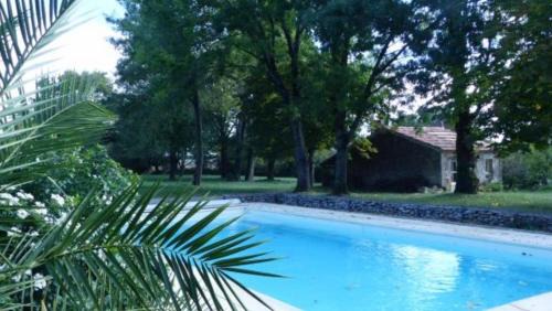 Saint-Simon-de-Pellouaille House | Gite avec piscine et grand jardin