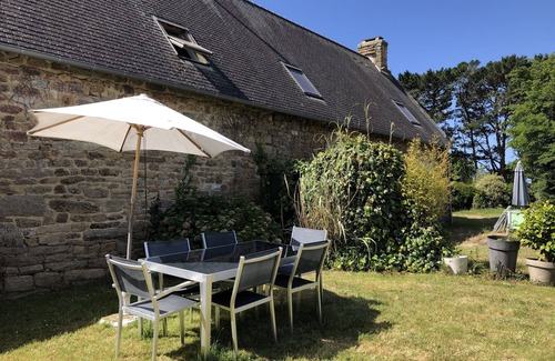 Nevez House | Gite Alcove in a farmhouse beach and coastal path on foot