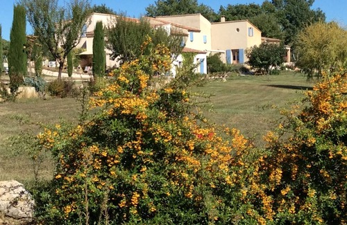 Peypin-d'Aigues Apartment | Gite app La Marie *